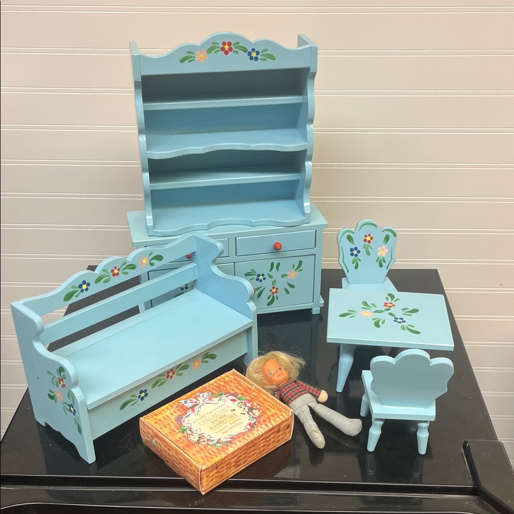Vintage Norok Blue Furniture Madame Alexander Cissette Dolls Romania preowned